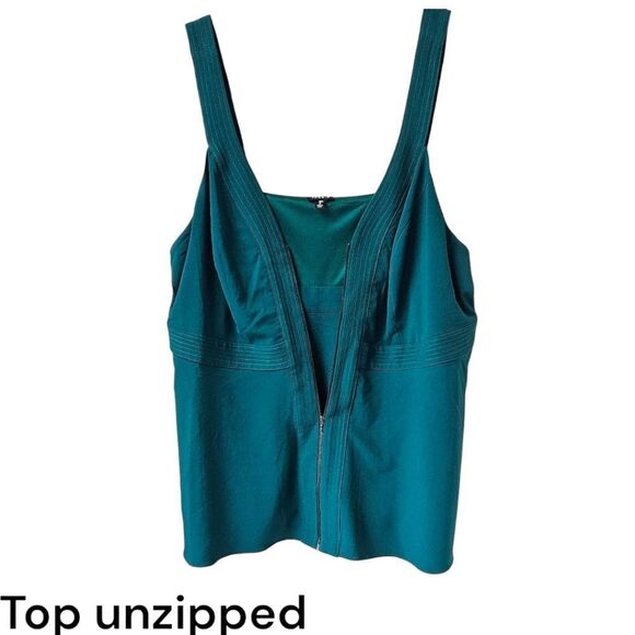 TORRID Botanical Green Crepe Zip Front Tank Top. 3X - Picture 4 of 14